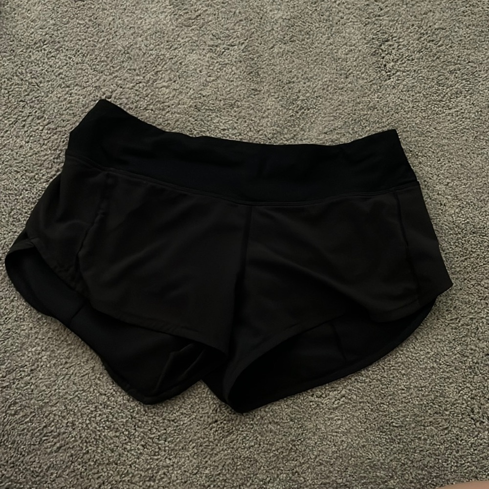 Lululemon LR 2.5” speed up shorts size 4
